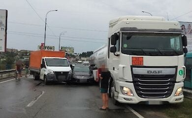 Під Києвом ДТП за участю декількох автомобілів