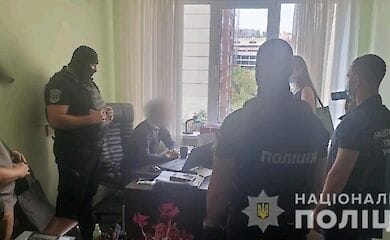 Полицейские задержали мужчину, который продавал информацию с ограниченным доступом