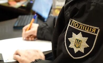 В центре Киева мужчина ударил ножом подростка