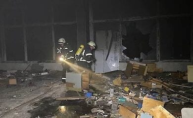 Вночі в Києві на Подолі горіла адміністративна будівля