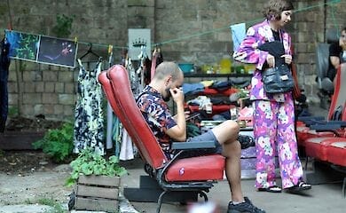 Куда украинцы девают старую одежду?