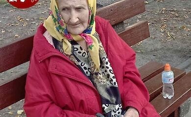 Ничего не помнит: в Киеве ищут родных бабушки, которая потерялась