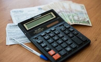 Названа сумма долга украинцев за коммуналку.