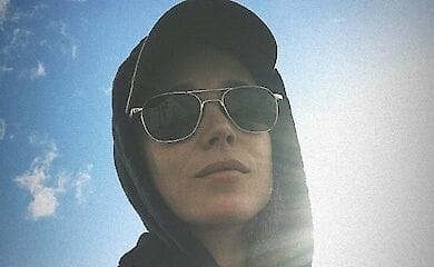 Эллиот считается одним из самых известных трансгендеров 
