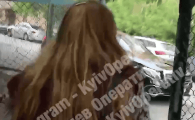В Киеве на Печерске женщина из магазина украла пижаму: видео