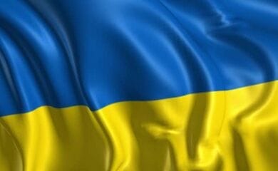 Українські активісти запустили в повітря прапор на територію Криму