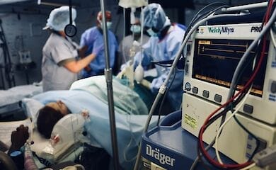 Две области в Украине вышли на "красный" уровень госпитализаций