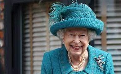 Елизавета II намерена нанять адвокатов для защиты от Гарри и Меган