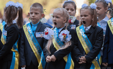 Линейки на Перове сентября рекомендуют делать короткими. Фото: УНИАН