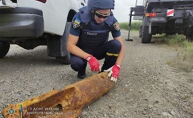 В Днепре мужчина нашел во дворе дома бомбу: видео
