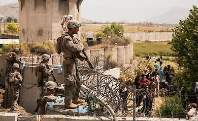 США рекомендовали своим гражданам отойти от аэропорта в Кабуле 