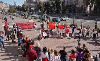Под КГГА требовали уволить ректора муниципальной Киевской академии искусств Ольгу Бенч