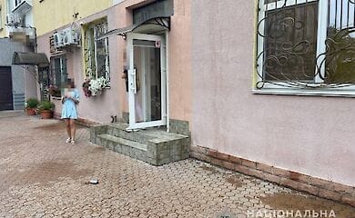 В салон красоты в Киеве забросили дымовую шашку