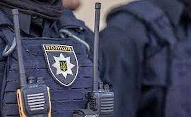 В Киеве на Оболони мужчина ограбил подростков