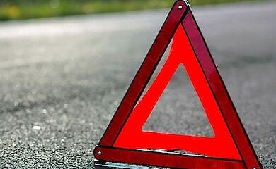 ДТП під Києвом: авто в’їхало у відбійник