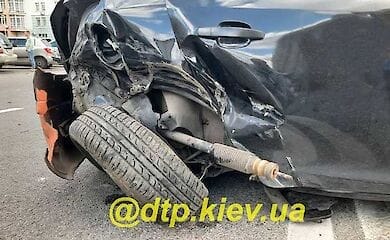 В Киеве пьяный водитель устроил ДТП и пошел в кафе
