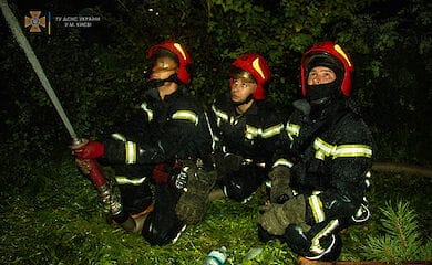 Ночью в Киеве из-за пожара в многоэтажке погибла женщина