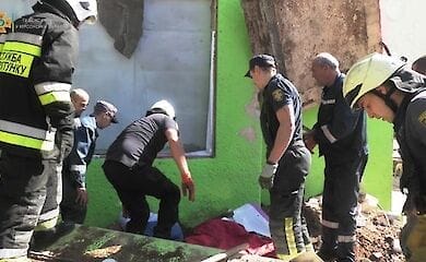 В Херсоне на прохожего упала бетонная плита