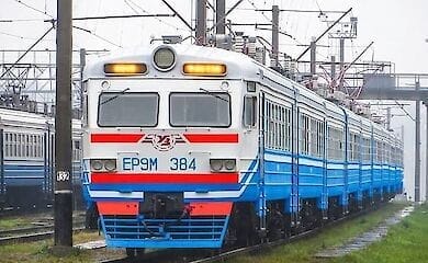 В Киеве электричка сбила женщину