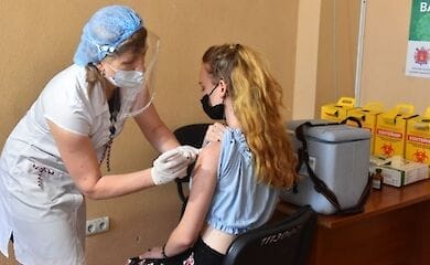 В Украине введут обязательную вакцинацию от Covid-19: кого это коснется