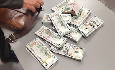 Пограбував товариша та намагався втекти з країни: поліцейські затримали злочинця