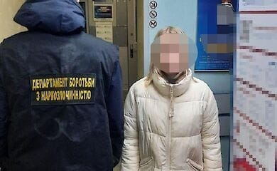 В Києві затримали жінку, яка відправляла наркотики поштою