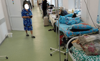 Хворі в коридорах: яка ситуація в лікарнях Харкова