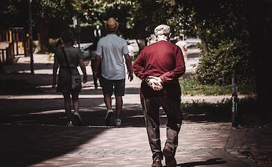 В Украине детей планируют обязать содержать пожилых родителей