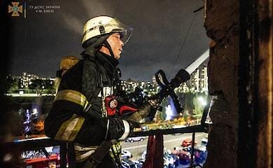 У Києві на Русанівці горіла багатоповерхівка
