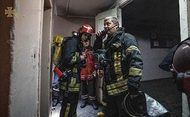 В Киеве из-за пожара эвакуировали жителей общежития