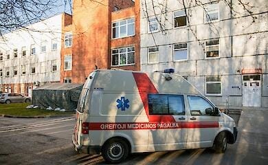 Врачи вытащили из желудка мужчины гвозди, шурупы и лезвия
