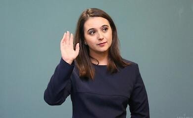 Бывшая пресс-секретарь президента выложила в Сеть интимный снимок