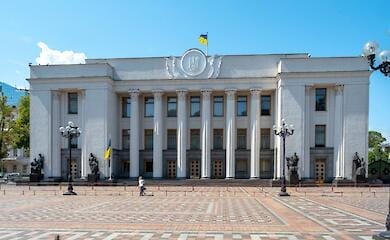Раду хотят пускать только вакцинированных нардепов