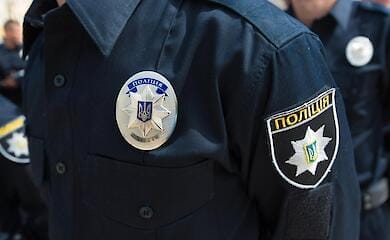 На Троєщині спіймали грабіжників, які відібрали у перехожого телефон