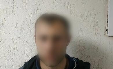 Под Киевом мужчина ограбил школьника