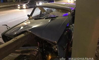 Стали известны подробности смертельного ДТП на Саперно-Слободской, где отбойник прошил ВАЗ