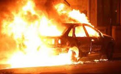 На столичных Позняках сгорело авто