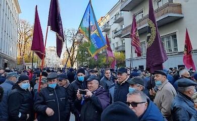 Ветераны войны в Афганистане начали митинг у офиса президента Украины Владимира Зеленского 