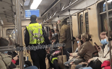 Сколько киевлян оштрафовали в метро за нарушение карантина