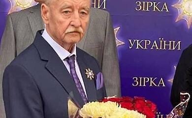 Про життя Поклада написано книгу