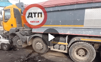 Під Києвом ДТП: є загиблі (відео)