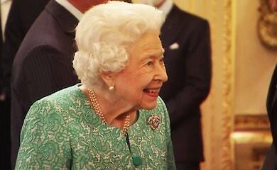 Королеву Великобритании оставили на ночь в больнице