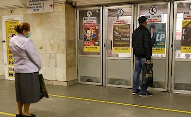 В КГГА объяснили, кому позволят ездить в "красном" транспорте