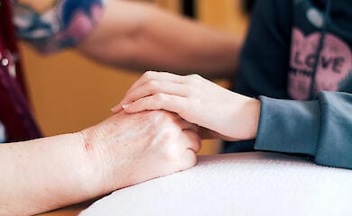 Мінсоц пропонує безкоштовний догляд за дитиною з інвалідністю під час відпустки батьків