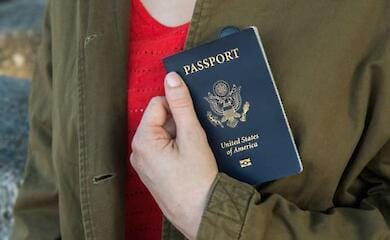 Гендерно-нейтральний паспорт уперше видали у США