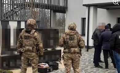 Кому – коронавірус, а кому – мати рідна: як чиновники маски вкрали