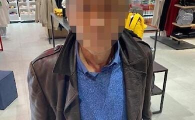 В Киеве на Оболони пенсионер обокрал магазин