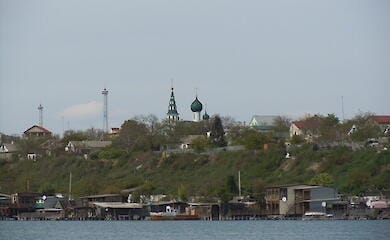 Под Одессой молодой парень упал с высокого склона