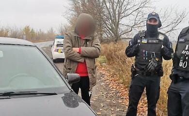 В Кривом Роге мужчина силой вывез за город бывшую жену и оставил на трассе