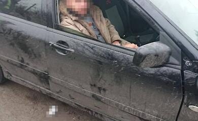 Под Киевом мужчина угрожал ножом и убегал от полиции
